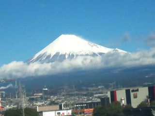 東京に向かう新幹線から富士山
