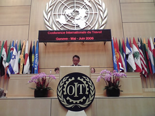 ILO加盟各国の前でスピーチ