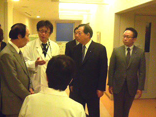 太田代表、坂口副代表、古屋衆院議員らと共に、都内の医療現場を視察