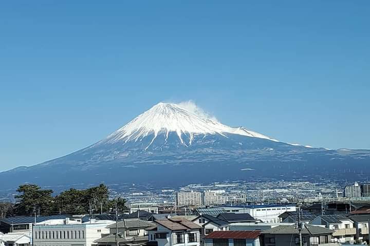 新幹線車中から富士山の写真を一枚